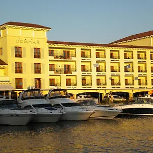 https://delamar-greenwich-harbor.us-newyorkcity.com